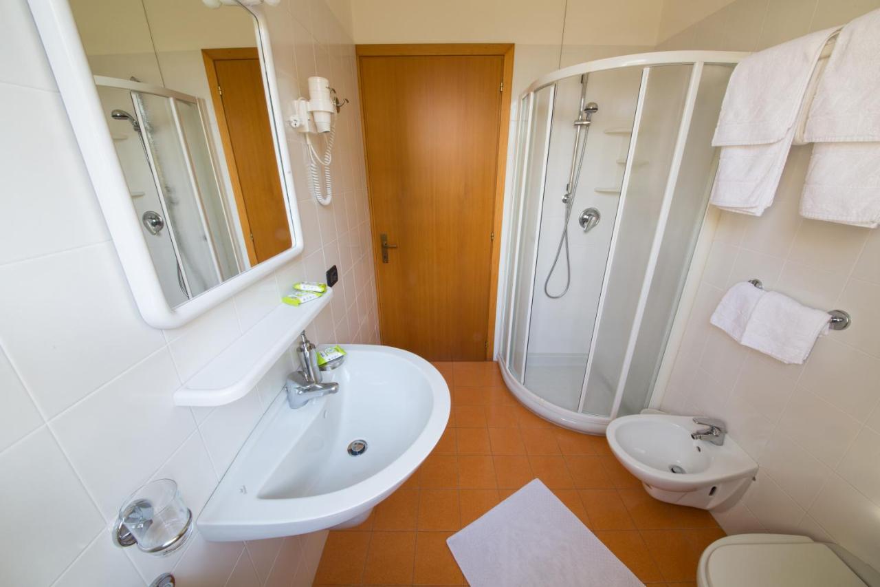 Casa Di Clara Hotel Портогруаро Екстериор снимка